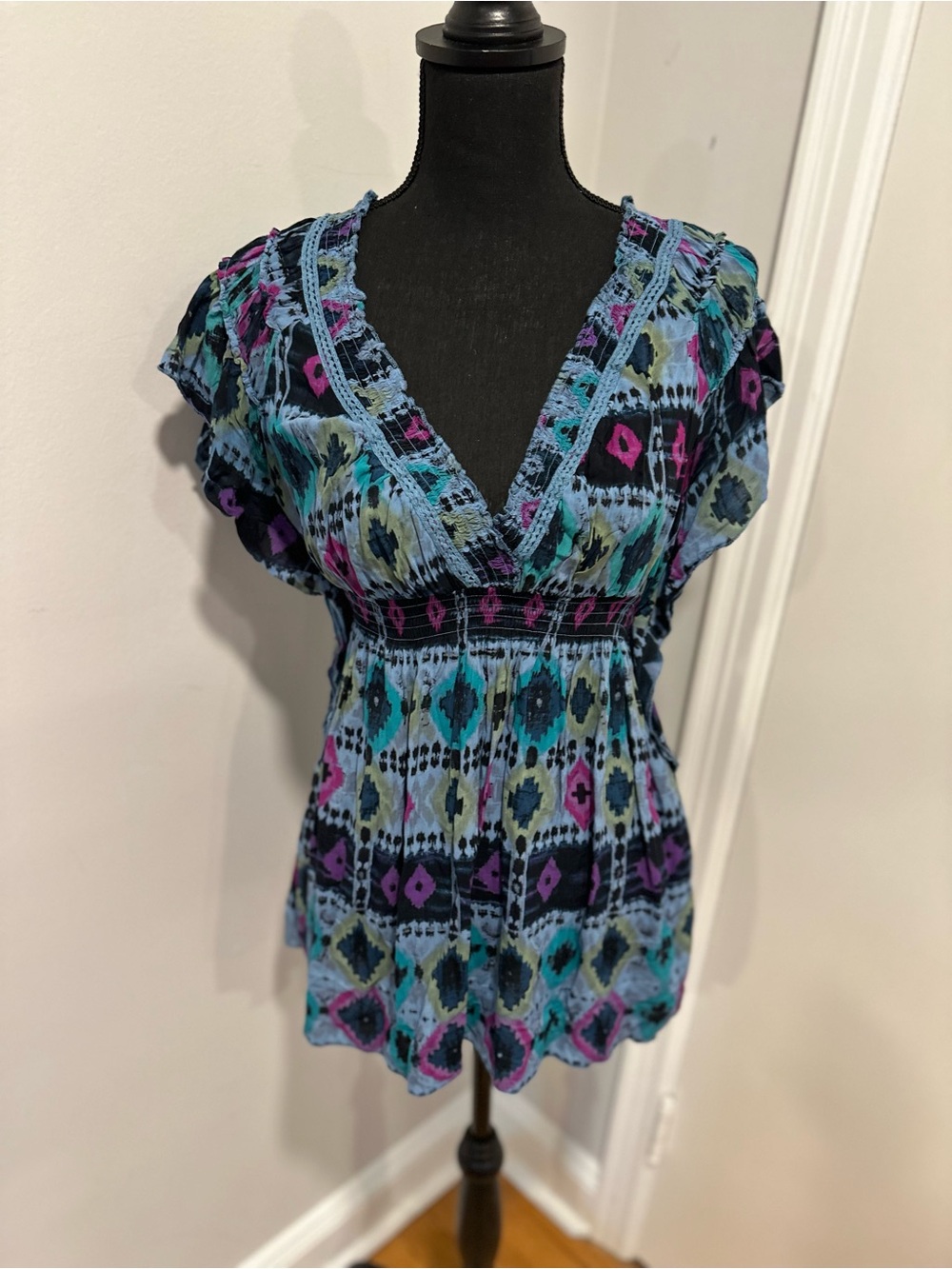 Anthropologie One World blue geometric v-neck tunic boho blouse flutter sleeves.